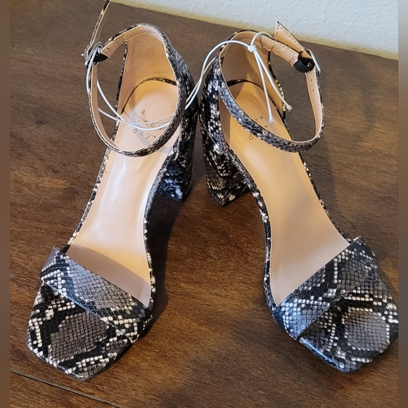 A New Day block heel pump size 7 - Picture 6 of 6